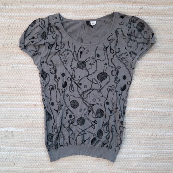 H&M Sewing Knitting Novelty Print Short Sleeve Grey Sweater in Size 6 - Picture 1 of 9
